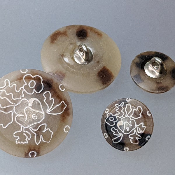 interesting buttons with lasered pattern - 15 mm or 25 mm - plastic