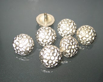 7x kleine Metallknöpfe, Tracht - Blume - 11mm - Öse - Blusenknöpfe, Puppenknöpfe - Buttons