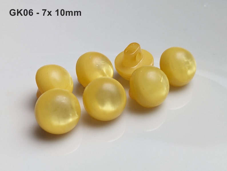 small, yellow plastic buttons to choose from 10 mm to 13 mm GK06 - 7x 10mm