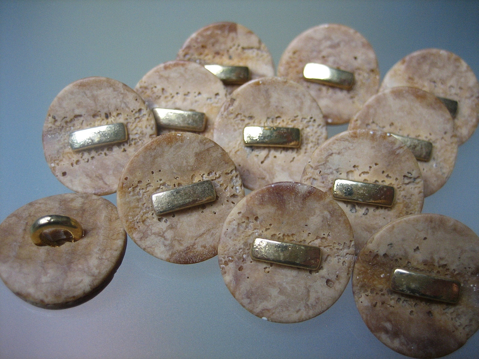 12x special buttons brown - like cork with gold bar - 18 mm