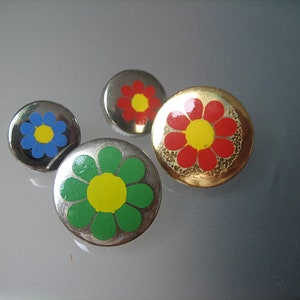 5x colorful buttons - flower - to choose from - 70s