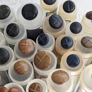 Plastknappar - läderliknande - 18 mm till 25 mm tillgängliga