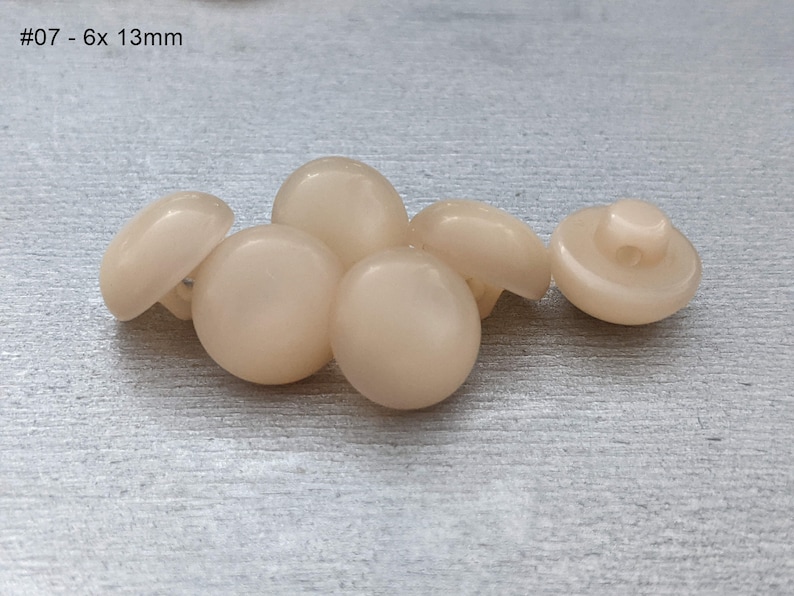 kleine, helle Kunststoff Knöpfe mit Öse zur Auswahl 9mm bis 13mm #07 - 6x 13mm