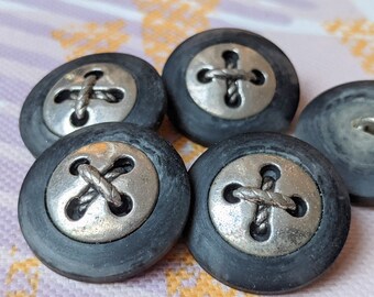 grands boutons - argent / "X" gris - métal/plastique - 18 mm / 23 mm - grandeur nature - boutons