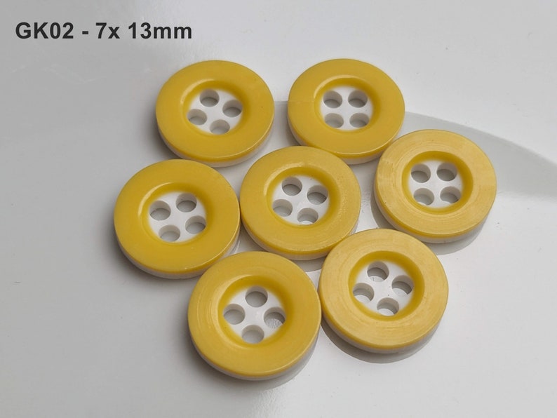 small, yellow plastic buttons to choose from 10 mm to 13 mm GK02 - 7x 13mm