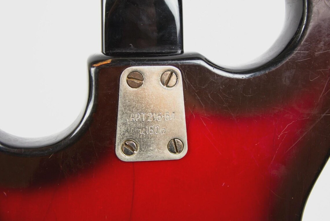 Vintage Soviet Ural Electric Bass Guitar USSR Retro Instrument, foto 4 di 5