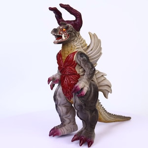 Vintage 1999 Bandai Super Pazuzu Ultraman Kaiju Figure - Ultra Monster Series No. 134