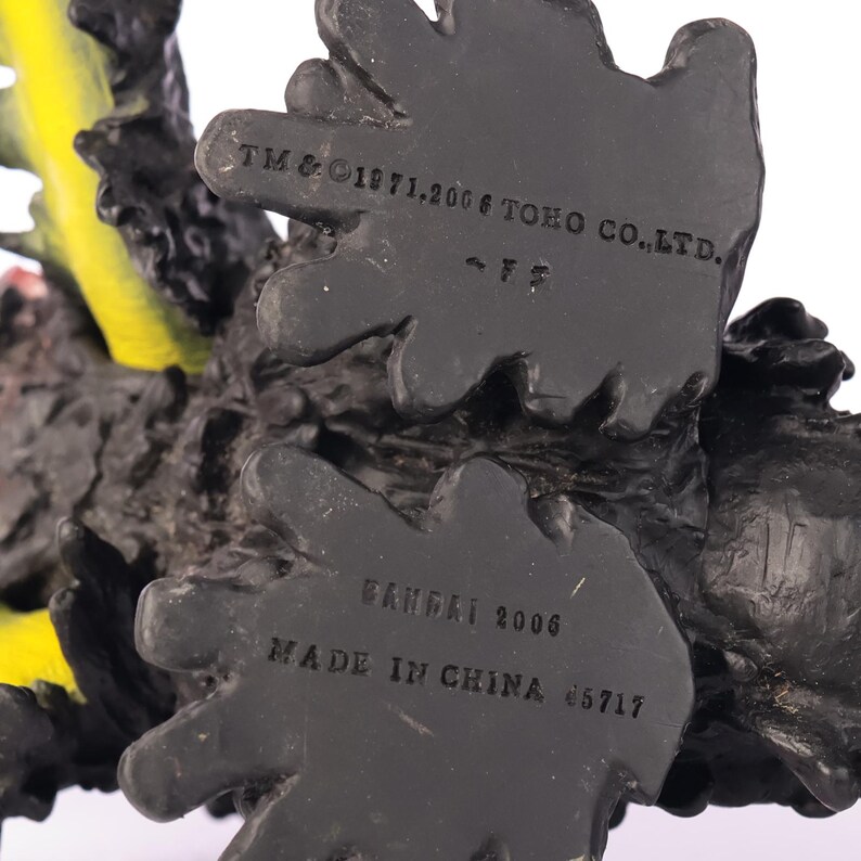 Puede incluir: Un juego de tres tazas de cer&aacute;mica con un acabado mate moteado. Las tazas son de color crema, marr&oacute;n claro y marr&oacute;n oscuro. Cada taza tiene un dise&ntilde;o sencillo y un asa redondeada.