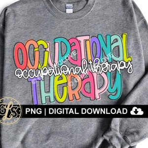 Puede incluir: Una sudadera gris con el texto "Occupational Therapy" en letras de colores y contorneadas. El texto est&aacute; en un estilo divertido y dibujado a mano.