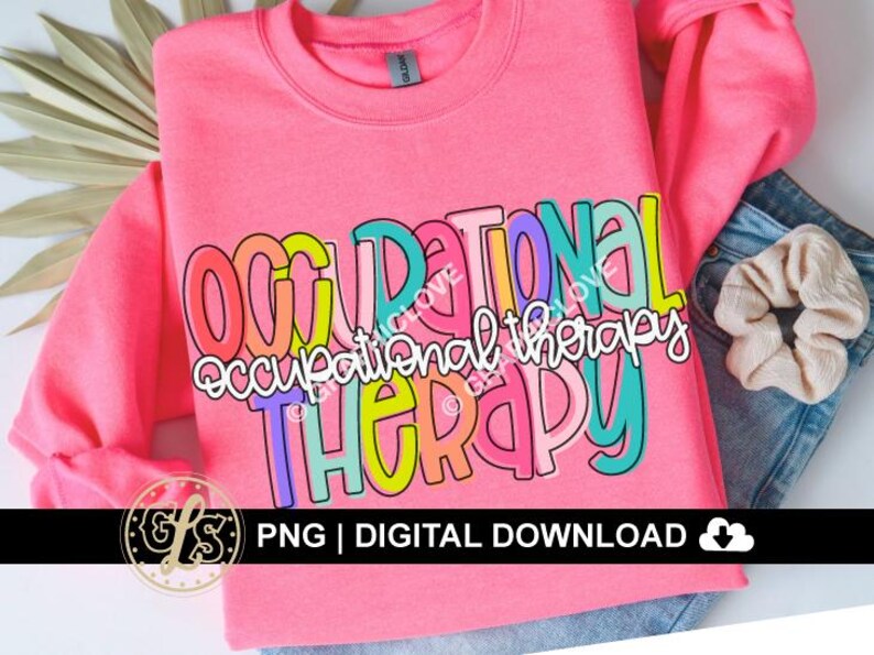 Puede incluir: Sudadera rosa con el texto "Occupational Therapy" en letras de colores y contorneadas. Las letras son de varios colores, incluyendo rosa, amarillo, verde, azul y morado.
