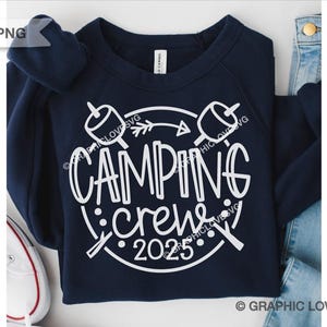 Equipo de acampada 2025 SVG PNG, Excursión SVG, Amigos acampando SVG, Camiseta de acampada familiar termoadhesiva PNG, S'more SVG, Vida de campamento, Regalo para campistas