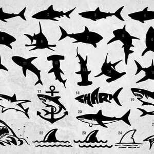 Pu&ograve; includere: Illustrazioni in silhouette in bianco e nero di 25 diversi design di squali. Gli squali sono numerati da 1 a 25. Alcuni squali stanno nuotando, altri stanno saltando fuori dall'acqua e altri hanno un design pi&ugrave; stilizzato.