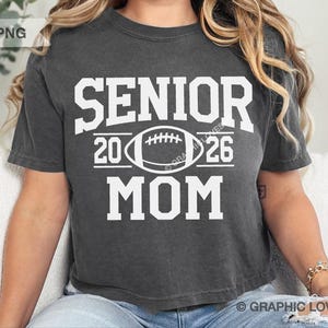 Senior Football Mom 2026 svg Png, Abschluss-Shirt Eisen auf Png, Class of 2026 svg, Senior Football Mom 2026 Sublimation Png