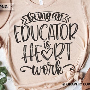 Éducateur Svg Png, cadeau d'appréciation, être un éducateur est un coeur de travail Svg, éducateur Png, éducateur chemise fer à repasser sur Png, Dxf, Cricut