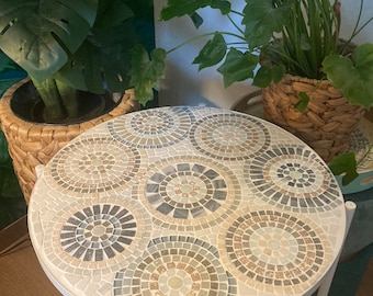 Table en mosaïque, table d'appoint ronde