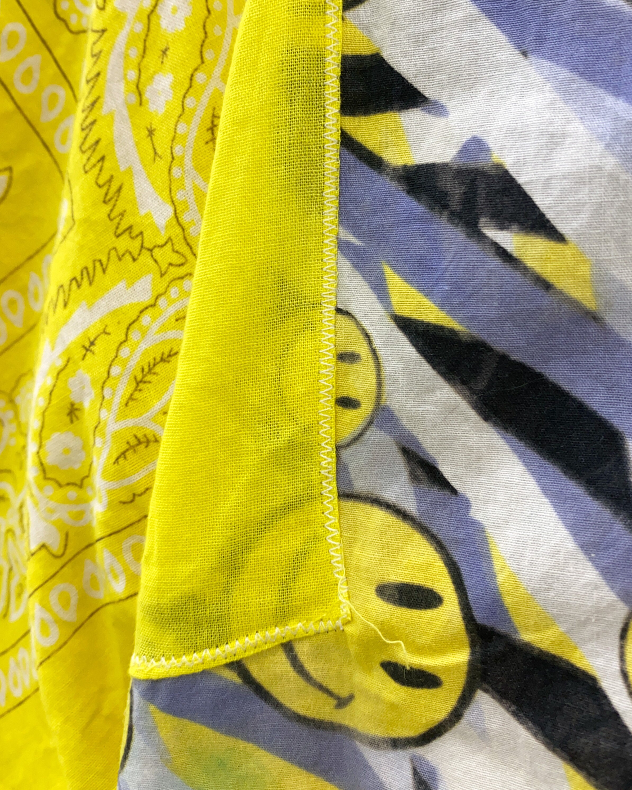 Top Performance Hundehalsband Mit Smiley-Gesicht – Maschinenwaschbares Bandana, Fröhliches Design, Made In USA