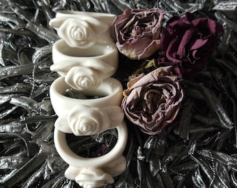 Napkin rings white roses