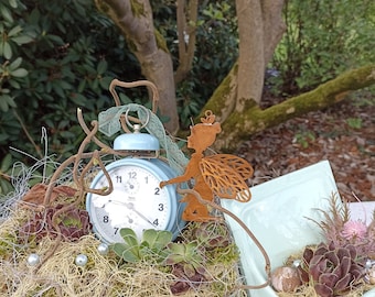 Shabby clock tick tack wreath alive