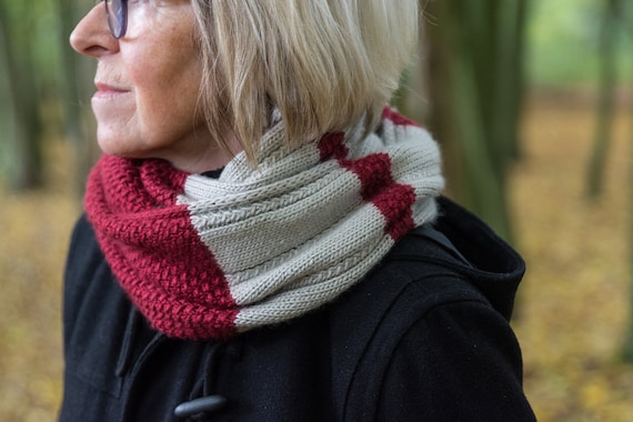 Tuch aus Wolle und Seide mit herbstlichem Design