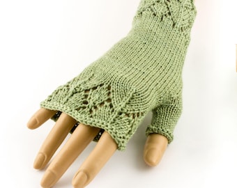 Knitting pattern fingerless mitts with lace