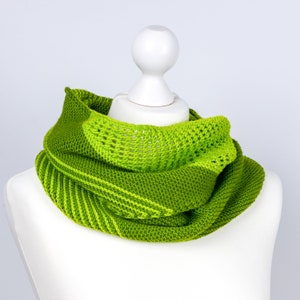 Knitting pattern cowl Lille Loop