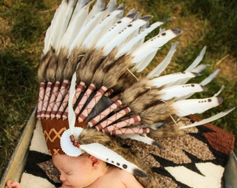 Baby 0 bis 9 Monate 41 cm / 16.14 inch Indianer Kopfschmuck Replik gemacht mit weißen und schwarzen Schwan Federn