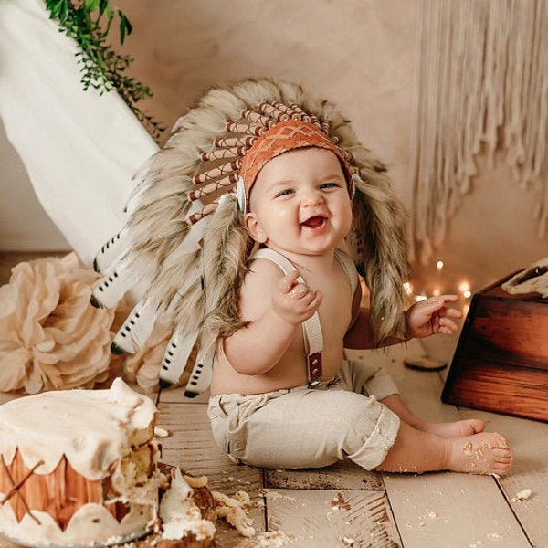 Baby 9 to 18 month 47cm/18.5inch Indian Headdress Replica made with white and black swan feathers