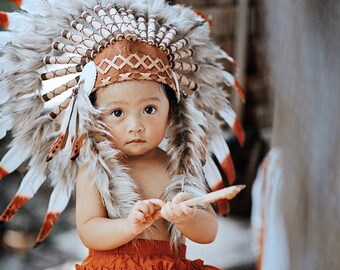 Baby 9 bis 18 Monate 47cm Indischer Kopfschmuck Replik mit braun weißen und schwarzen Schwanenfedern