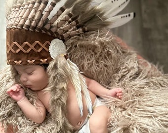 Baby 0 bis 9 Monate 41 cm / 16.14 inch Indianer Kopfschmuck Replik gemacht mit weißen und schwarzen Schwan Federn