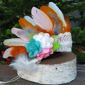 Bébé 9 à 18 mois 47cm/18,5 pouces pouces plumes bébé couronne faite avec des plumes de l’arc en ciel et des fleurs colorées