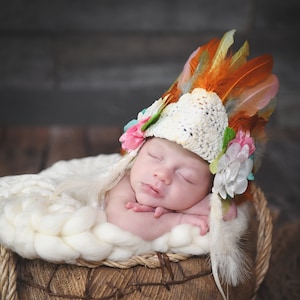 Bébé 0 à 9 mois 41 cm / 16,14 pouces Plumes Bébé Couronne faite avec des plumes arc-en-ciel et des fleurs colorées