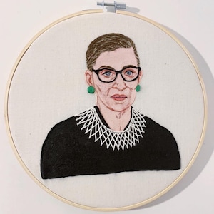 Pintura de mídia mista de retrato personalizado e bastidor de bordado