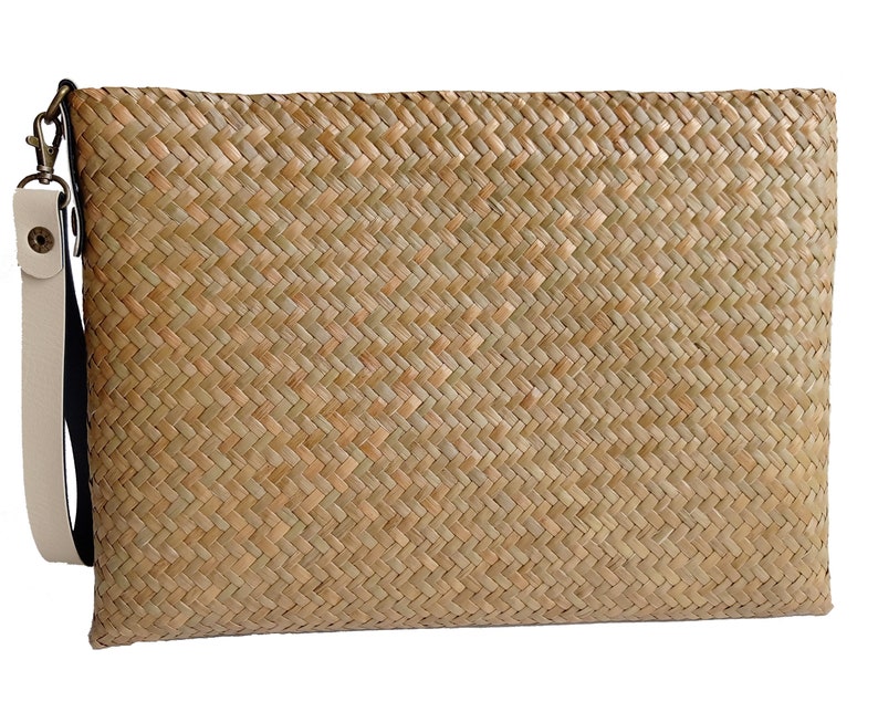 Woven straw wristlet natural color. Original and different Etsy