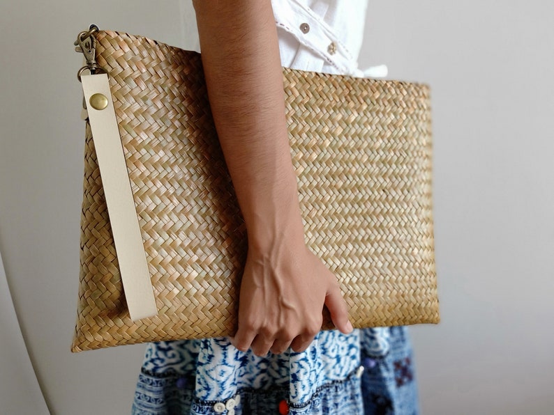 Woven straw wristlet natural color. Original and different Etsy