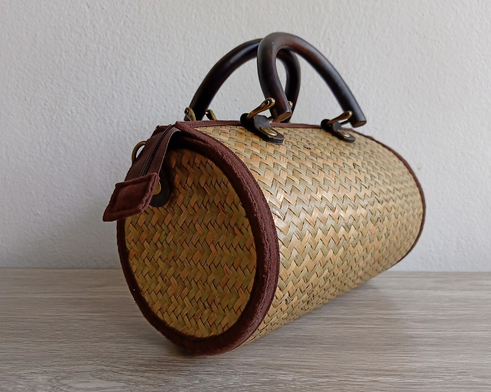 Round straw handbag or shoulder bag with coconut wood handles. Etsy