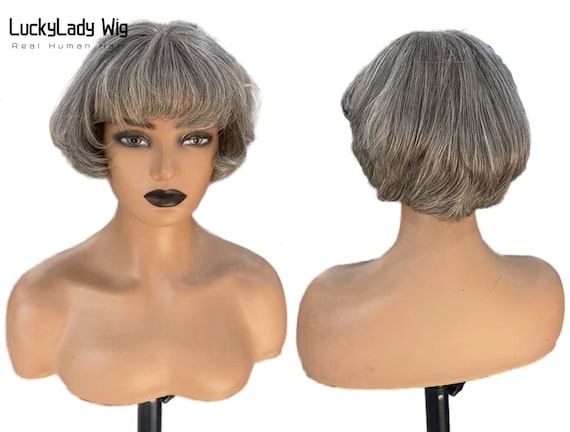 Parrucca Donna Corta Bob WIG ME UP. Colore Grigio Melange Rigato, Punta Curva. Capelli Sintetici Lisci 25cm.