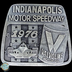 Indianapolis Indy 500 Valvoline Motor Oil Pit Badge 1970s NOS Vintage Belt Buckle Car Show Open Wheel Racing Race Spectacle Indiana Buckles