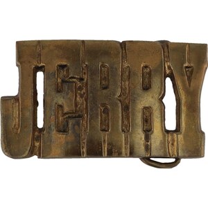 Etiqueta de nombre Jerry Gerald Jerrold Jer de latón con hebilla de cinturón vintage de los años 70, estilo hippie, estilo retro con letras de burbuja y barra "Hola, mi amor".