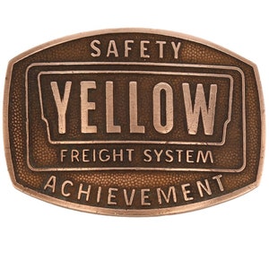 Hebilla de cinturón vintage de camionero con diseño de semirremolque de carga de latón amarillo