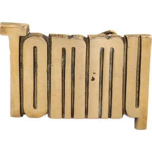 Etiqueta de nombre de latón nuevo Tommy Tom Thomas Thom, hebilla de cinturón vintage de los años 70, estilo hippie, estilo retro, con letras de burbuja, estilo "Hola a todos"