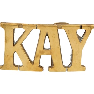 Etiqueta de nombre de Kay Kate Kaitlyn Kayla de latón nuevo, hebilla de cinturón vintage de los años 70 con letras de burbuja estilo hippie retro, barra de "Hola, mi querida"
