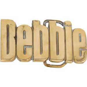 Etiqueta de nombre de latón nuevo Debbie Deborah Deb Debra, hebilla de cinturón vintage de los años 70 con letras de burbuja estilo hippie retro Hola mi amor
