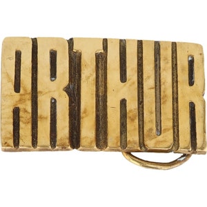 Nueva etiqueta de nombre Arturo de latón Arthur Art Artie de los años 70 con hebilla de cinturón vintage con letras de burbuja estilo hippie retro Hola mi amor