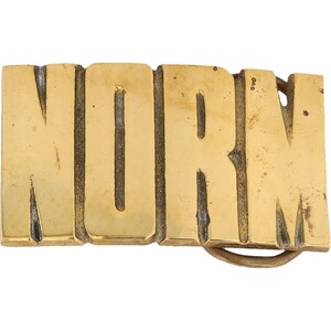 Etiqueta de nombre de latón nuevo Norman Norm Normie, hebilla de cinturón vintage Nos de los años 70, estilo hippie, estilo retro, con letras de burbuja, estilo hippie, Hola mi Is