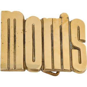 Nueva etiqueta de nombre de latón Morris Morrie Morse Morry de los años 70 con hebilla de cinturón vintage estilo hippie retro con letras de burbuja y barra "Hola, mi amor"