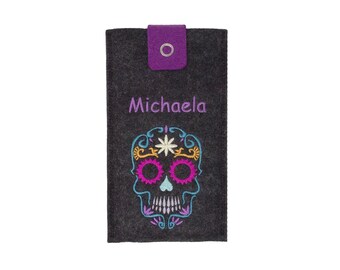 Personalized embroidered phone case with sugar skull design, made of felt, perfect as a gift for mom or girlfriend.