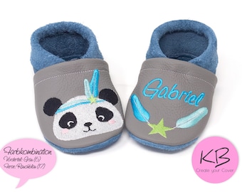 Krabbelschuhe personalisiert, Lederpuschen mit Namen und Motiv Panda Bär, Geschenk zur Taufe, Kindergartenschuhe, Babypuschen,Lauflernschuhe