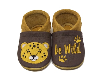 Krabbelschuhe mit Namen, Öko Lederpuschen mit Namen und Motiv Leopard Gepard, Echtleder, Kindergartenschuhe, Babyschuhe, Geschenk zur Taufe