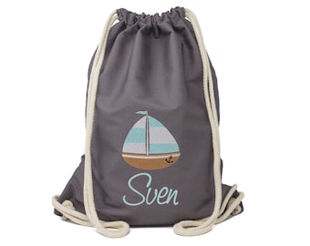 Turnbeutel mit Namen und Motiv Segelboot Maritim bestickt, Sportbeutel, Geschenk zur Einschulung, Kindergarten Turnbeuzel, Rucksack