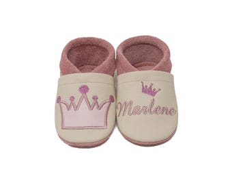 Personalized baby shoes embroidered with name and crown motif, soft leather kindergarten shoes, baby booties, christening gift